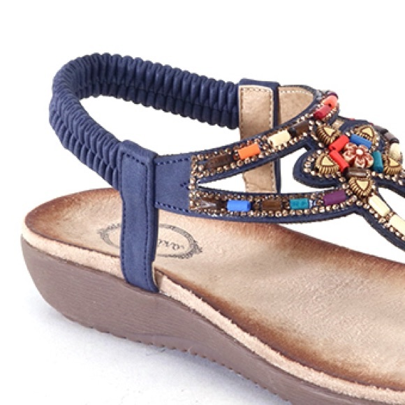 Size 9 Italiana Black Boho Beaded Thong Wedge Sandal - Picture 3 of 3